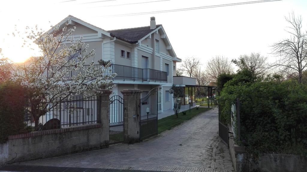 Guesthouse Il Ciliegio Sorbo Serpico Exteriör bild